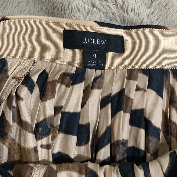 J.crew skirt. Light weight. Only worn once - Picture 3 of 5